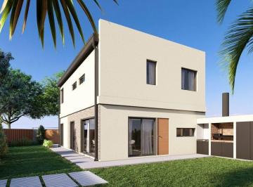 Casa · 175m² · 4 Ambientes · 2 Cocheras · Casa Venta La Plata 2/3 Dorm. a Estrenar