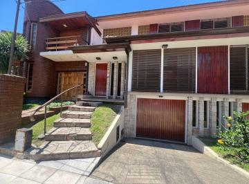 PH · 167m² · 5 Ambientes · 1 Cochera · Tríplex Señorial con Cochera y Jardín en Wilde