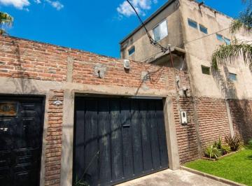 Bodega-Galpón · 220m² · Venta Casa de 3 Amb. y Galpon 2 Plantas (Financia)