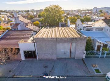 Bodega-Galpón · 130m² · Venta Galpon con Patio y Pileta