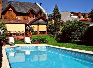 Casa · 236m² · 7 Ambientes · 3 Cocheras · Casa Chalet 7 Amb Vicente López