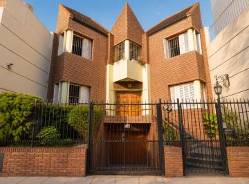 Casa · 306m² · 6 Ambientes · 3 Cocheras · Casa Triplex Boedo Jardin/ Quincho/ 3 Dorm.