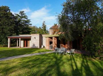 Quinta vacacional · 212m² · 2 Dormitorios · 2 Cocheras · Quinta en Parque Cumelen
