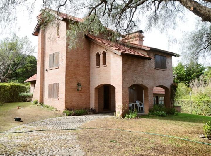 Casa · 150m² · 4 Ambientes · 1 Cochera