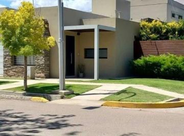 Casa · 62m² · 3 Ambientes · 1 Cochera · Venta de Casa en Tunuyan Mendoza