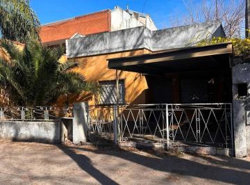 Casa · 90m² · 3 Ambientes · 1 Cochera · Venta Casa 3 Amb Villa Riachuelo a Refaccionar