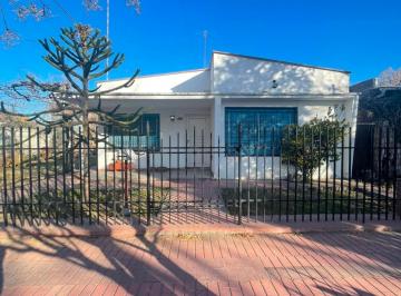 Casa · 145m² · 4 Ambientes · Casa y Galpón en Venta Zona Residencial Tunuyán