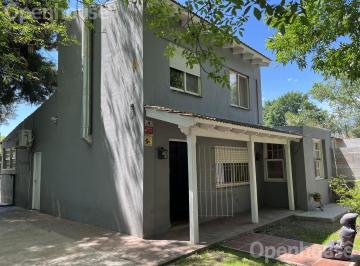 Casa · 130m² · 4 Ambientes · 3 Cocheras · Venta - Casa Dos Plantas con Pileta - Barrio Pellegrini II