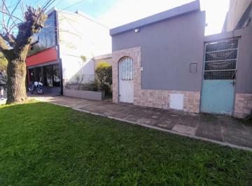 Casa de 7 ambientes, Santo Tomé · Casa Frente a Los Cuarteles, 2 Dorm. y Patio