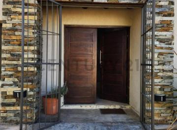 Casa · 115m² · 4 Ambientes · 2 Cocheras · 3 Dorm. con Patio y Doble Cochera