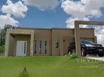Casa · 145m² · 4 Ambientes · 2 Cocheras · Casa en Alquiler en B° Privado Las Calandrias Ruta 014 - 02 Al 4200