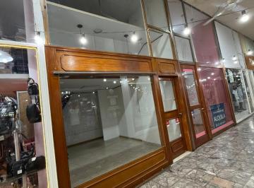 Local comercial · 24m² · 2 Ambientes · Local en Alquiler 48 E/ 7 y 8 Galería Geminix