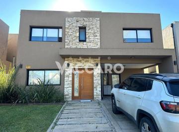 VCO-VCO-1477_2 · Casa en Venta, 4 Amb. en Barrio Cerrado María Eugenia Residences & Village