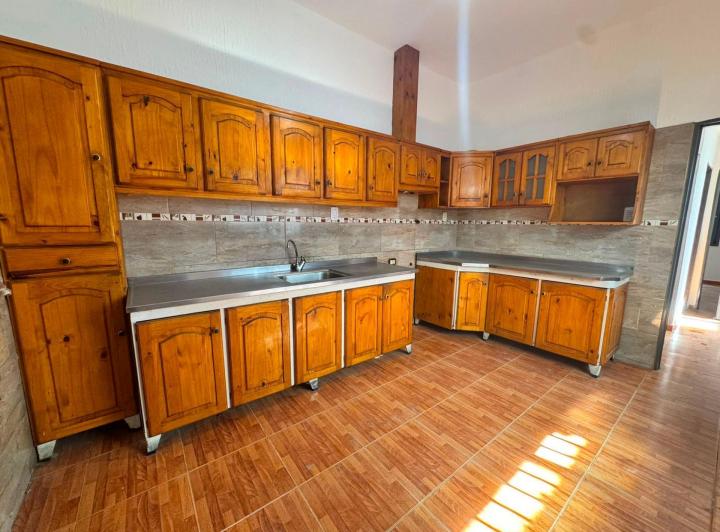 Casa · 140m² · 5 Ambientes · 1 Cochera