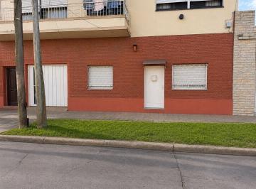 PH · 70m² · 2 Ambientes · 1 Cochera · Muy Buen PH Planta Baja Frente con Garage Cubierto y Patio