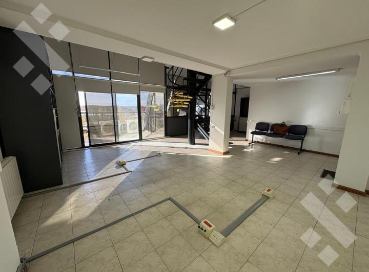 Oficina comercial · 100m² · 3 Ambientes · 3 Cocheras