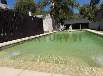 Quinta vacacional · 56m² · 2 Ambientes · 1 Cochera · Quinta con Casa Pileta y Quincho Parquizada