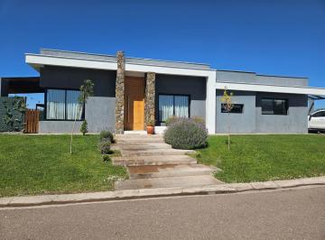 Casa · 200m² · 6 Ambientes · 2 Cocheras · Casa en Venta Barrio Privado Lar de Vieytes II