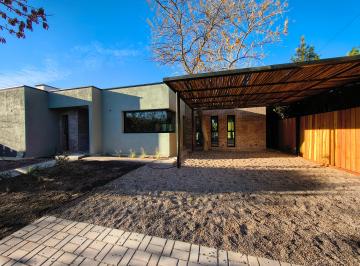 Casa de 6 ambientes, Chacras de Coria · Espectacular Casa con Arboleda en Barrio Las Candelas