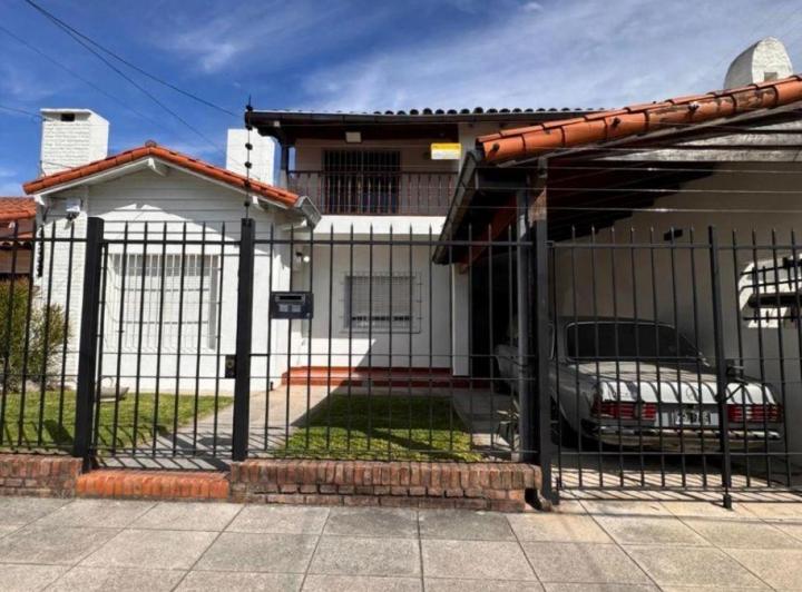 Casa · 275m² · 6 Ambientes · 1 Cochera