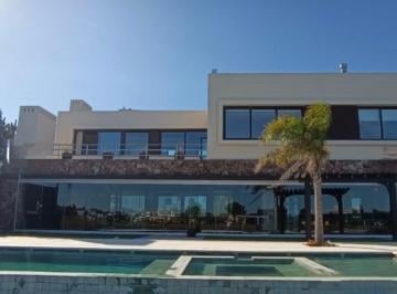 Casa de 5 ambientes, Costa Esmeralda · Casa en Venta en Costa Esmeralda