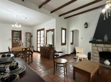 Casa · 140m² · 4 Ambientes · Casa en Venta Quilmes 4 Ambientes con Pileta
