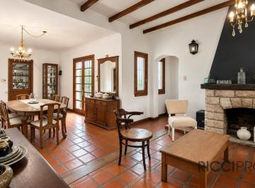 Casa · 140m² · 4 Ambientes · Casa en Venta Quilmes 4 Ambientes con Pileta