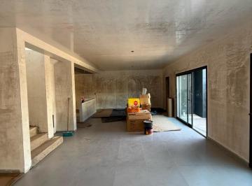 Casa · 180m² · 5 Ambientes · 4 Cocheras · Casa en Colinas de Manantiales