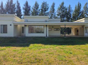 Casa · 140m² · 4 Ambientes · 2 Cocheras · Casa en Venta en Campos de Roca Estilo Campo
