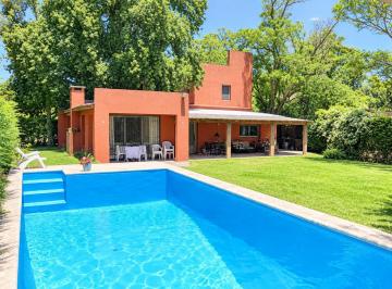 Casa · 200m² · 5 Ambientes · 1 Cochera · Casa en Alquiler Temporal 2025