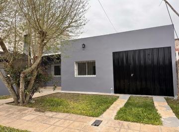 Casa · 67m² · 4 Ambientes · 2 Cocheras · Casa en Venta en Zona Norte a 30 m de La Av Alem