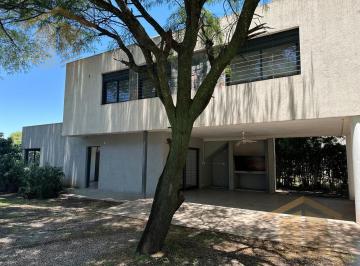 Casa · 165m² · 3 Ambientes · 2 Cocheras · Casa en Venta de 3 Dorm. en Housing en Villa Allende