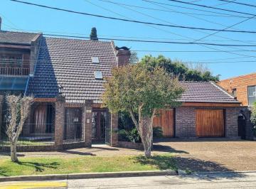 Casa · 343m² · 8 Ambientes · 2 Cocheras · Venta Casa 3 Dormit Pileta Jardin Don Torcuato