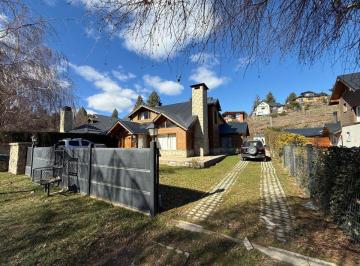 Casa de 6 ambientes, San Carlos de Bariloche · Alquiler Permanente Casa 4 Dorm., Semi Amoblada con Quincho y Pileta. Aldea del Este - Bariloche