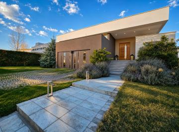 Casa de 10 ambientes, Lunlunta · Venta Casa de Categoría 5 Habitaciones en La Vacherie – Maipú