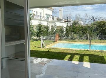 Casa · 160m² · 5 Ambientes · 4 Cocheras · Fincas de Hudson Alquiler. Piscina, 4 Habitaciones (1 Hab. en Pb). Lote Interno.