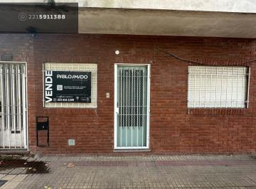 PH · 61m² · 3 Ambientes · 1 Cochera · PH 2 Dorm. con Patio y Cochera. 24 E/ 43 y 44