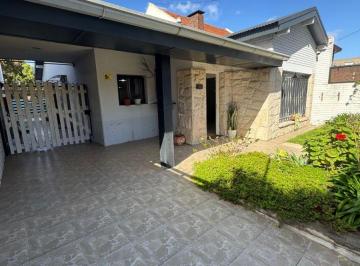 Casa de 4 ambientes, San Isidro · Venta de Chalet 4 Ambientes con Hermoso Jardín en Martinez