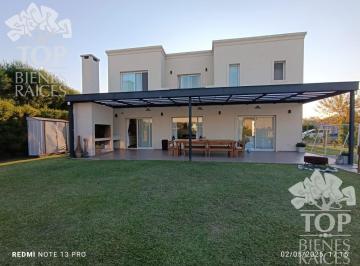Casa · 216m² · 4 Ambientes · Casa en El Canton - Puerto