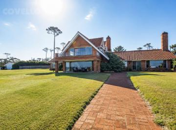 Casa · 550m² · 5 Ambientes · 4 Cocheras · Casa en Playa Mansa