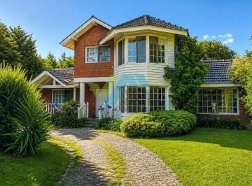 Quinta vacacional · 205m² · 6 Ambientes · 1 Cochera · Casa en Doble Lote - Mapuche Country Club