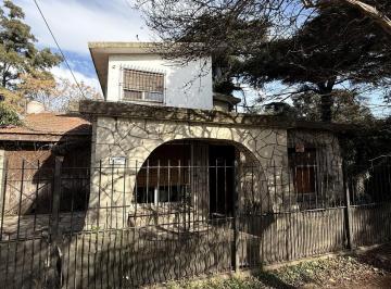 Casa · 580m² · 5 Ambientes · 2 Cocheras · Casa en La Reja