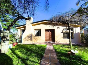 Casa · 150m² · 3 Ambientes · 1 Cochera · Casa 3 Dorm. con Pileta, Atelier y Vista a Sierras - Barrio Parque Jardín