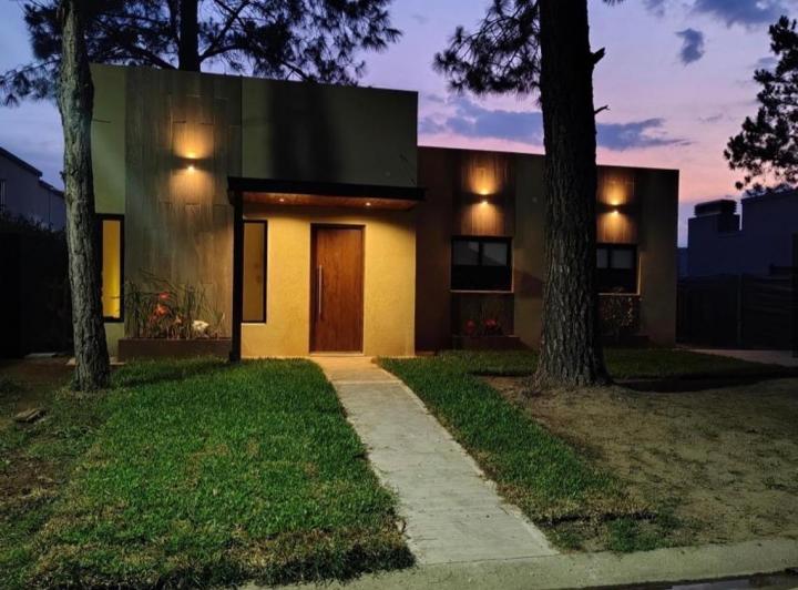 Casa en alquiler en Barrio Cerrado Nuevo Zelaya · 4 ambientes