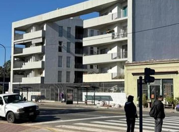 3 Amb Frente Balcon Terraza en Av Martin Garcia Pque Lezama