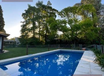 Casa · 180m² · 5 Ambientes · 2 Cocheras · Barrio Dos Ombues del 3 Al 17 de Enero