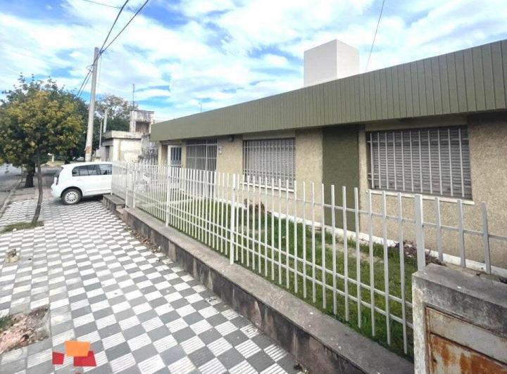 Casa · 141m² · 5 Ambientes · 1 Cochera