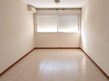Departamento · 67m² · 4 Ambientes · Departamento en Azul 4 Amb. Impecable