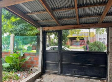 Casa · 49m² · 4 Ambientes · 1 Cochera · Casa a La Venta a Reciclar o Modernizar de 2 Dorm. Villa Elvira