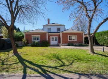 Casa · 210m² · 5 Ambientes · 4 Cocheras · Casa en Venta 4 Dorm. con Pileta - Los Jazmines